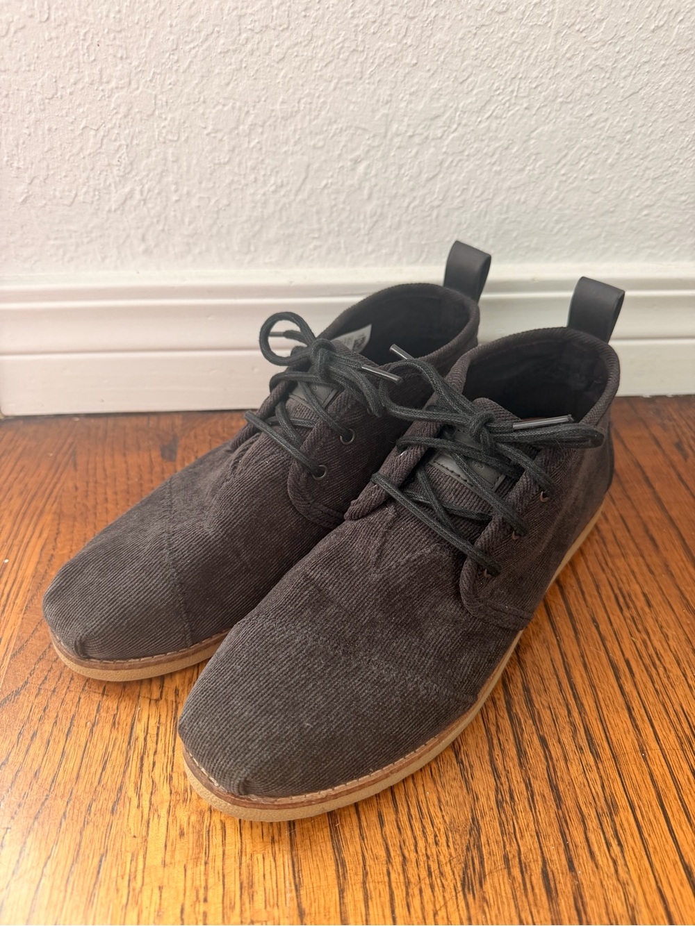 Toms Women’s Corduroy Chukka Boots in Dark Grey/Black with Tan Sole